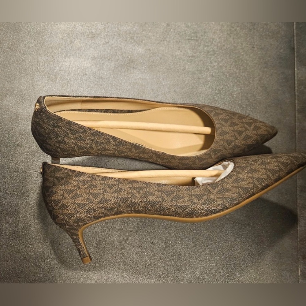 Michael Kors Womens Alina Flex Kitten Pump - Picture 3 of 7